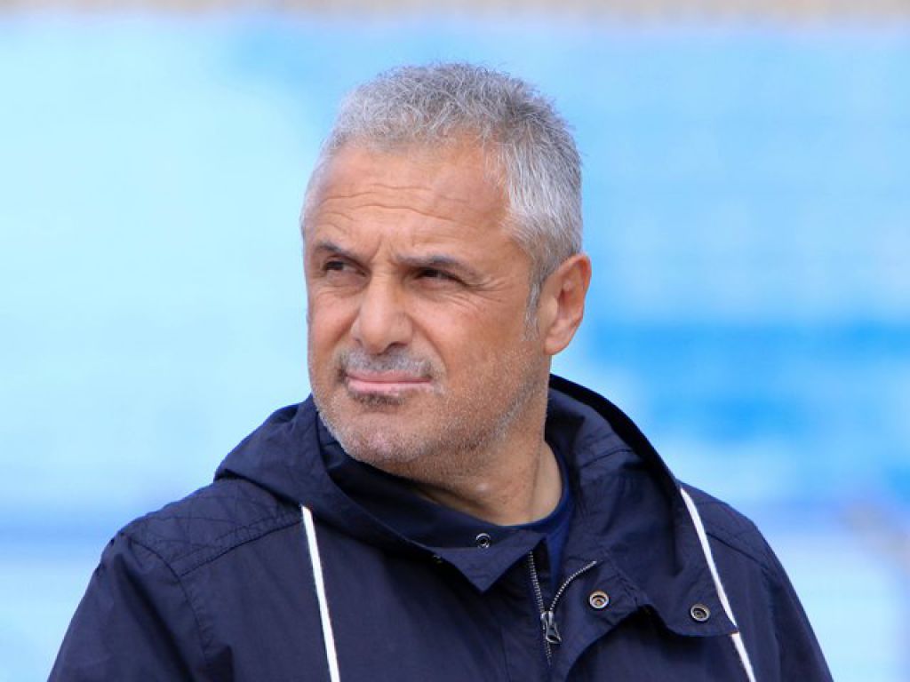 «Συμπεριφερθείτε όπως του αξίζει»