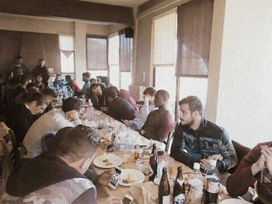 Η κόκκινη έφερε… τραπέζι