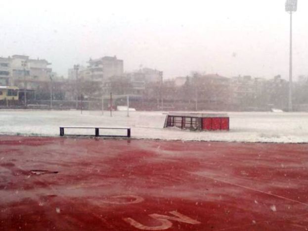 Στα λευκά το γήπεδο Καλαμαριάς