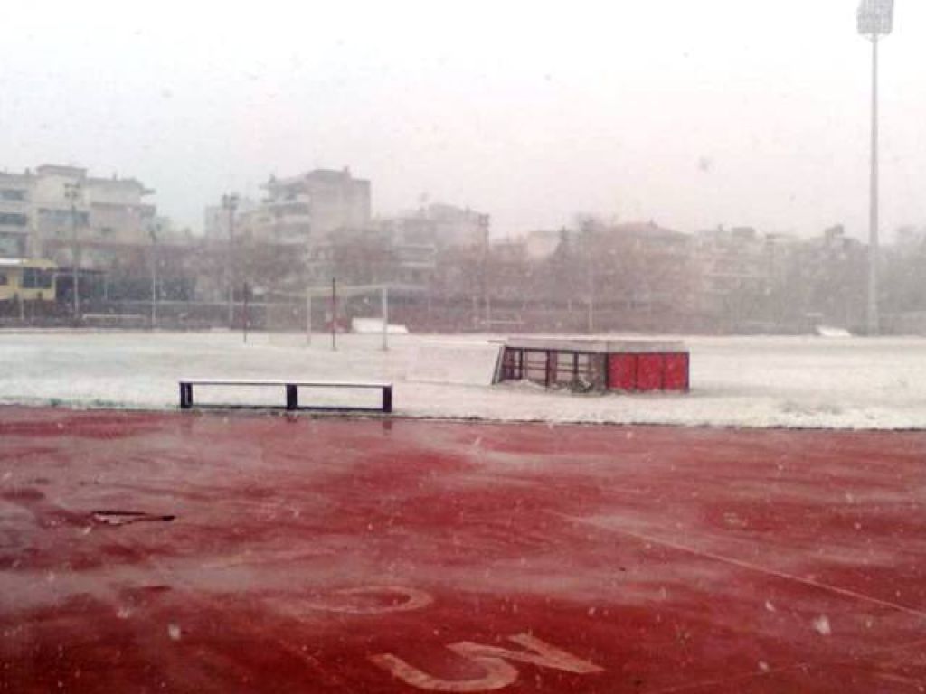 Στα λευκά το γήπεδο Καλαμαριάς