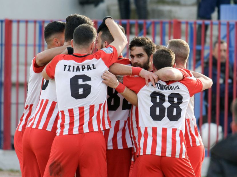 Προτείνει μειώσεις μισθών