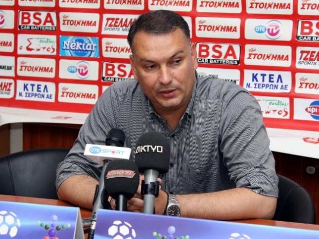«Γιατί δεν παραιτείσαι;»