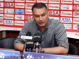 «Γιατί δεν παραιτείσαι;»