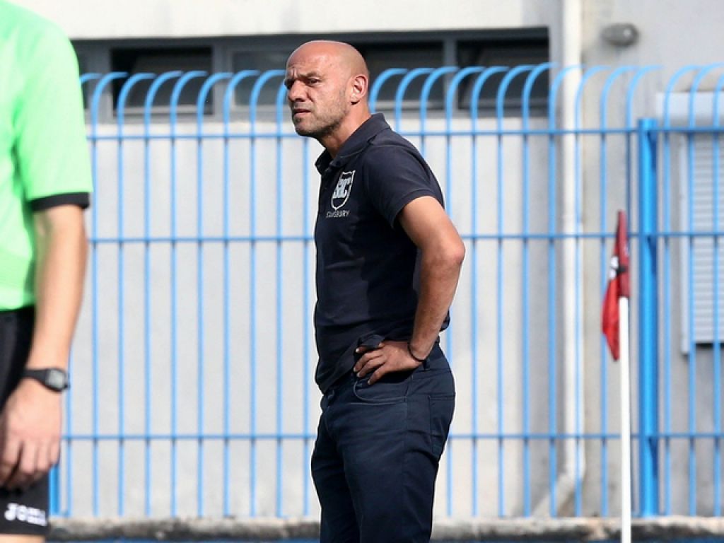 «Μην το απαξιώνουμε άλλο»