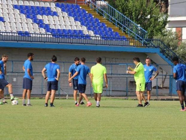 Φιλικά με Ηρακλή, Νίκη Βόλου