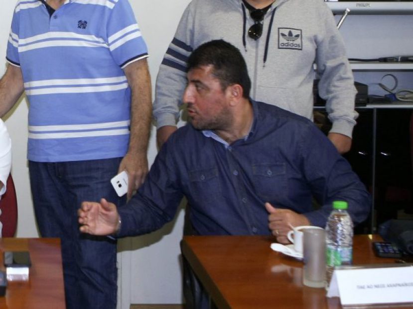 «Πιο βαθιά το χέρι στην τσέπη»