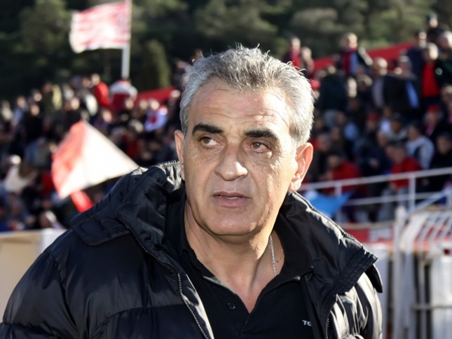Όλοι στο πλευρό του
