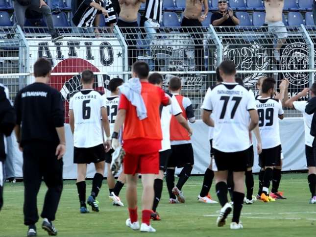 «Μόνο εμείς στο γήπεδο»