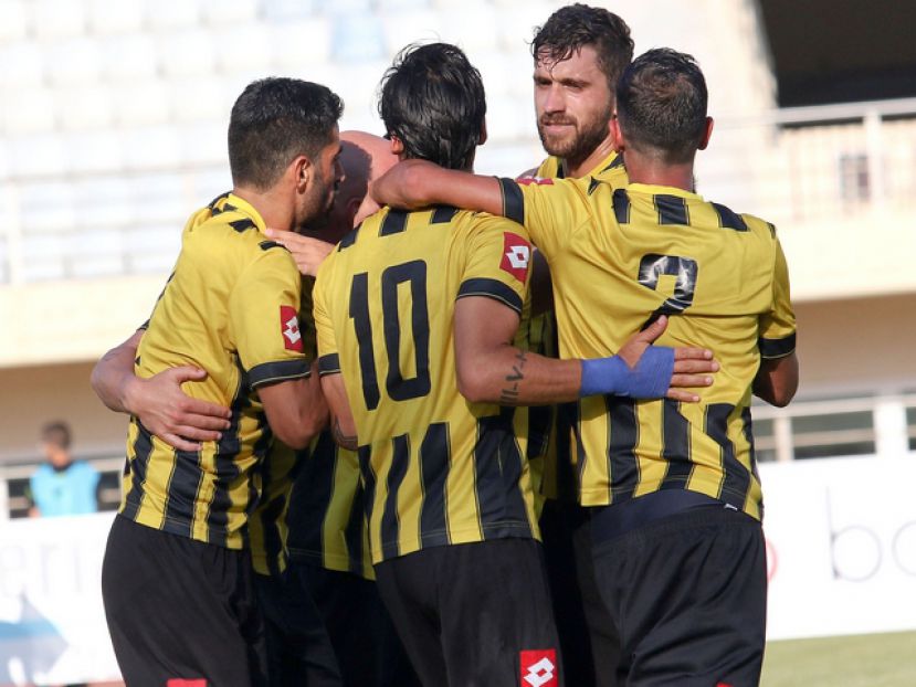 Απεγνωσμένα… συμπαίκτης