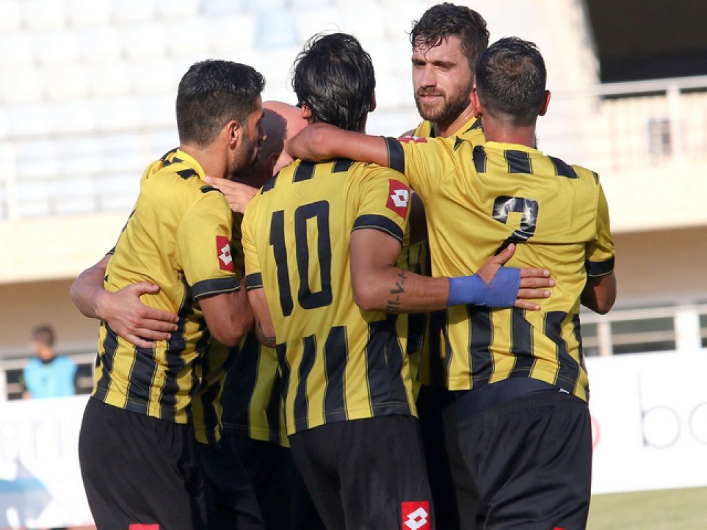 Απεγνωσμένα… συμπαίκτης