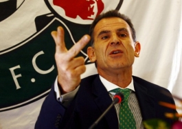 «Να σταματήσει η παρωδία»