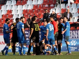 Μία ενδεκάδα απόντων…