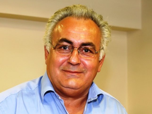 «Τρεις με τέσσερις προσθήκες»