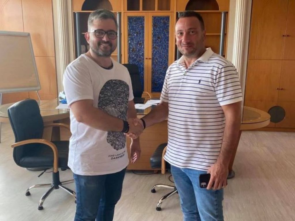 Αντί μεταβίβασης… συμπαίκτες