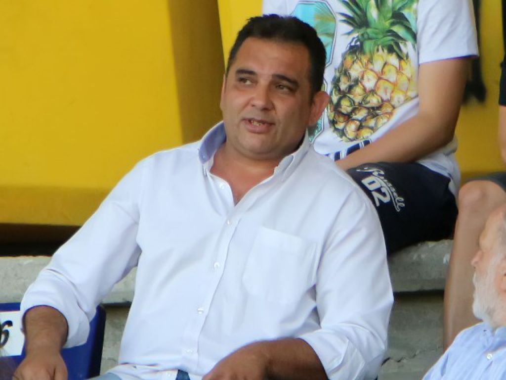 Απαντά ο Μπούρμπος