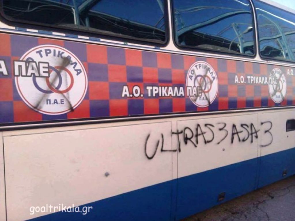 Συνθήματα στο πούλμαν του ΑΟΤ