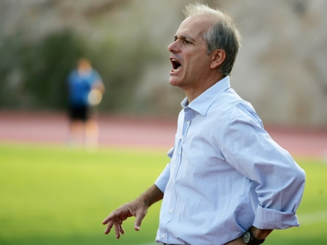 «Σκεφτείτε τους ποδοσφαιριστές»!