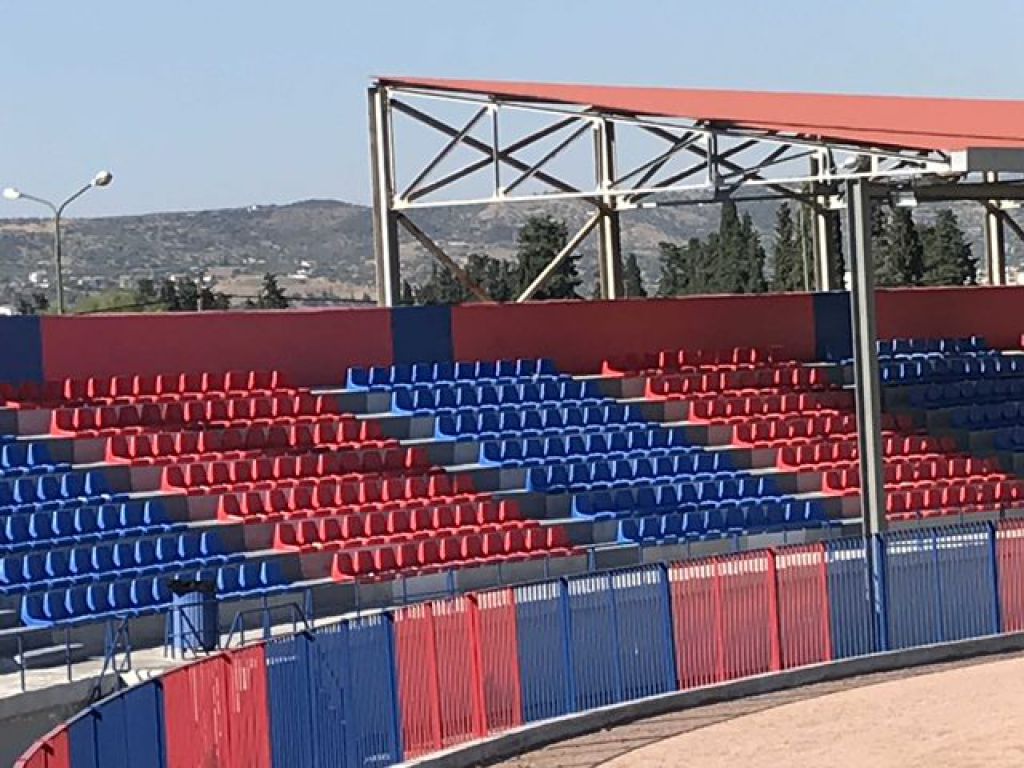 Νέα καθίσματα στη Νεάπολη (pics)