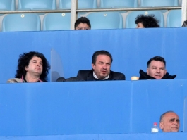 Κούγιας, Βατσινάς και σκάουτ