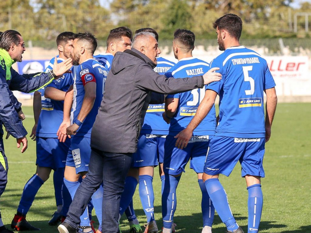 «Τρεις ομάδες για μια θέση»