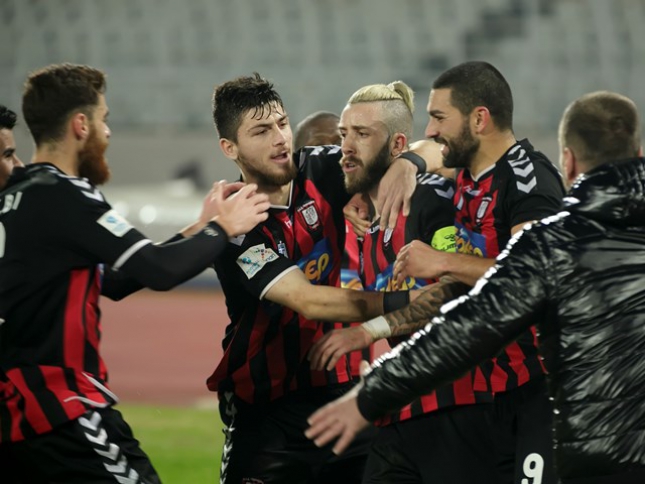 Ξεφεύγει η Παναχαϊκή