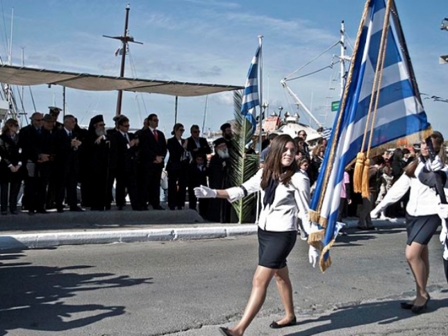 Παρέλαση… λιγότεροι