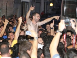 Αποθέωση το… ξημέρωμα (video)