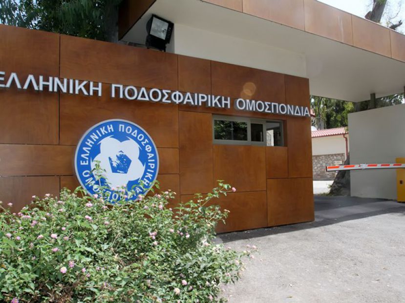 Εννέα χωρίς άδεια