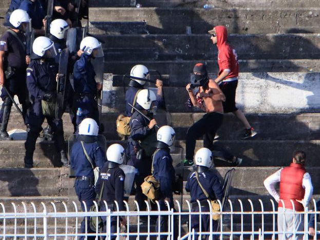 «Να σας αφήναμε να μας σακατέψετε;»