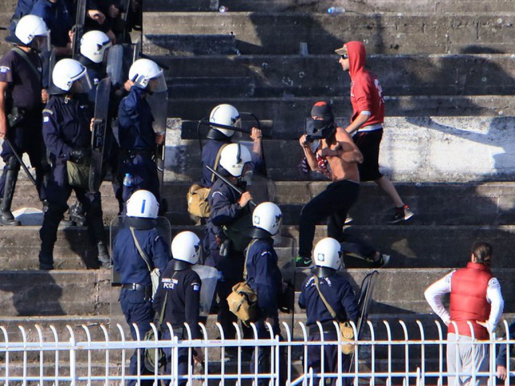 «Να σας αφήναμε να μας σακατέψετε;»