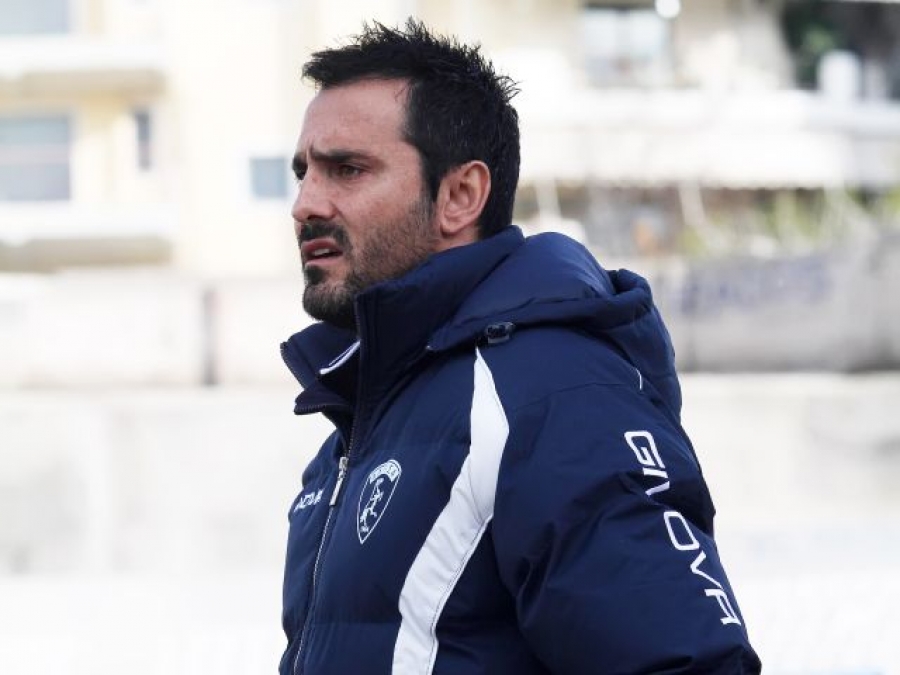 «Να πατάμε στη γη»