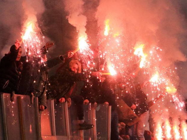 Κεκλεισμένων η ΑΕΛ!