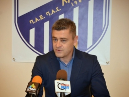 Καθιερώνει συνέντευξη Τύπου