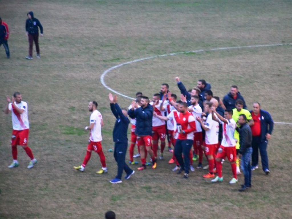 Να κλείσει με νίκη