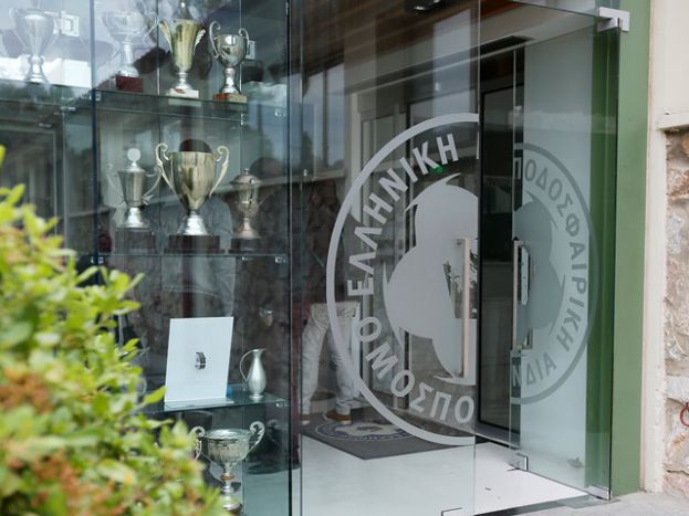 Τρεις στο Διαιτητικό