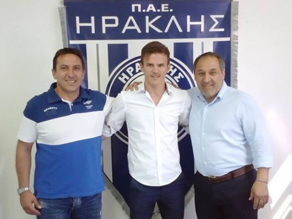 Στα «κυανόλευκα» ο Λαζάρ
