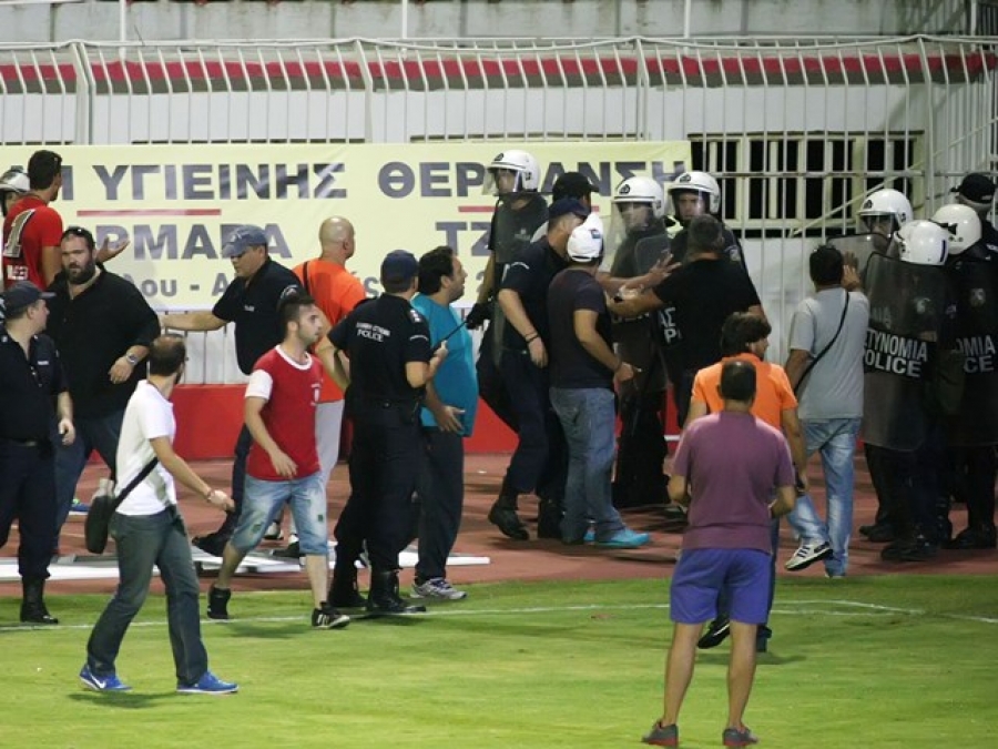 «Έφερε χούλιγκαν ο Πλεξίδας»
