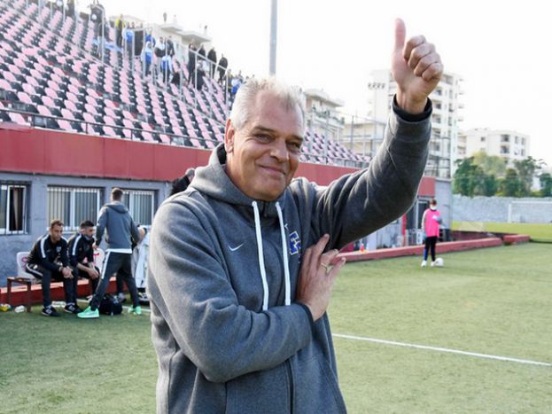 «Βλέπουμε εξάδα, όχι κορυφή»