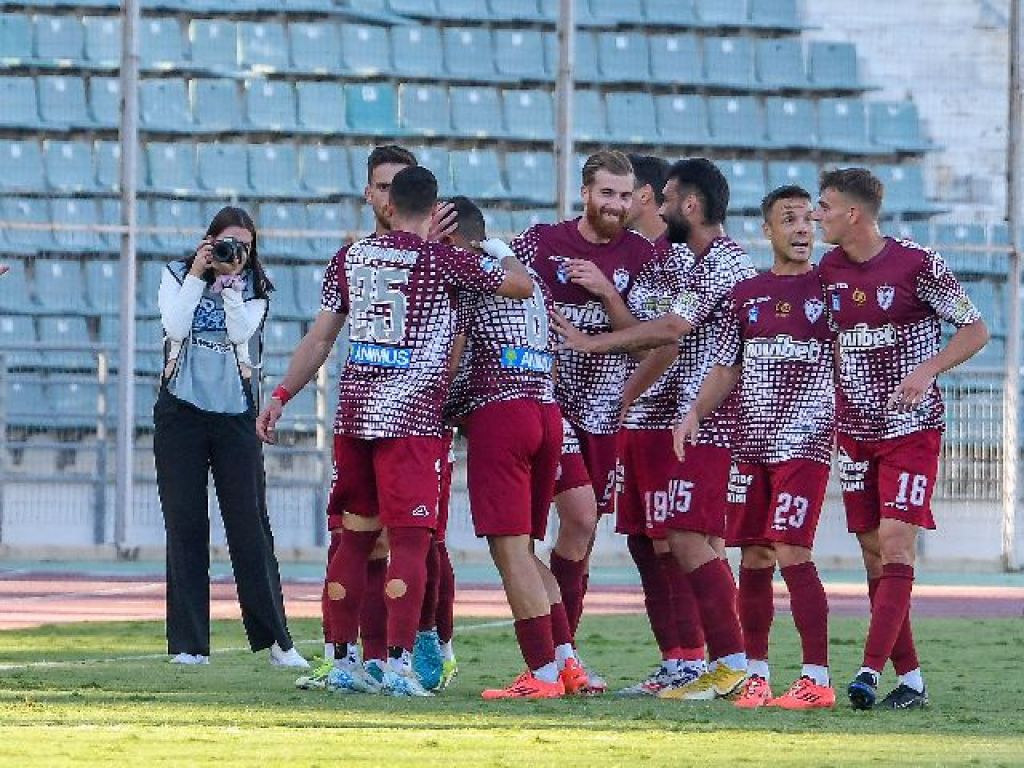 Έμειναν εκτός Γιόχανσον, Κρητικός