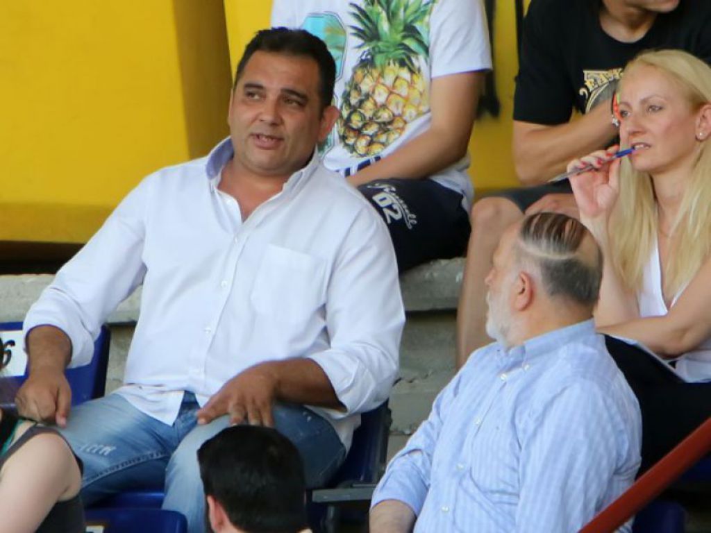Ανοίγει τα χαρτιά του ο Μπούρμπος