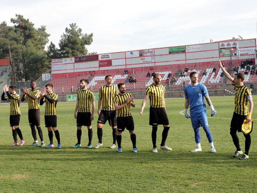 Κοιτάζει το μέλλον…