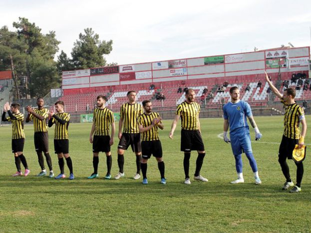 Κοιτάζει το μέλλον…
