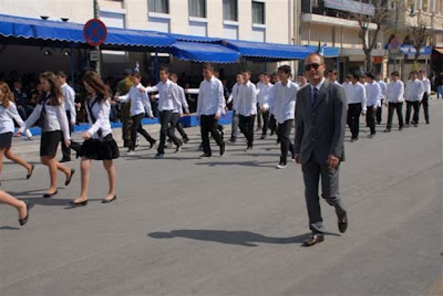 Παρέλασε ο προπονητής της ΑΕΛ
