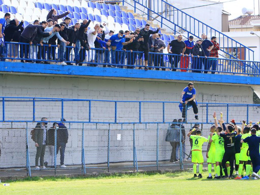 Εξέδρα Ιωνικού και στη Λάρισα (pics)