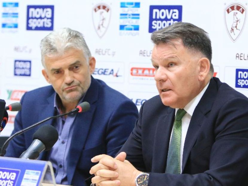 Διαψεύδει για Τσιώλη