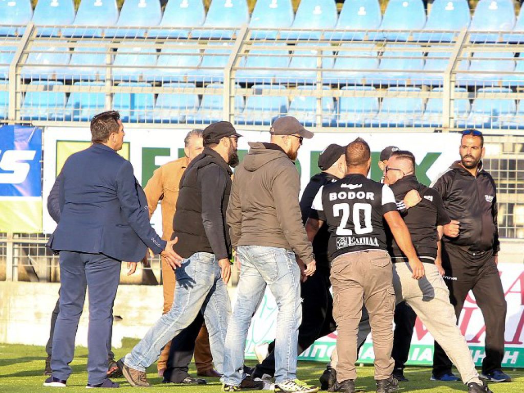 «Ελλειψη σεβασμού και απαξίωση»