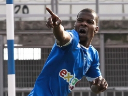 Κρυφοκοιτάζει play off