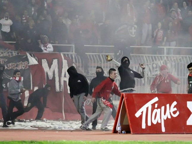 «Μπήκαν για να μαζέψουν πανό»