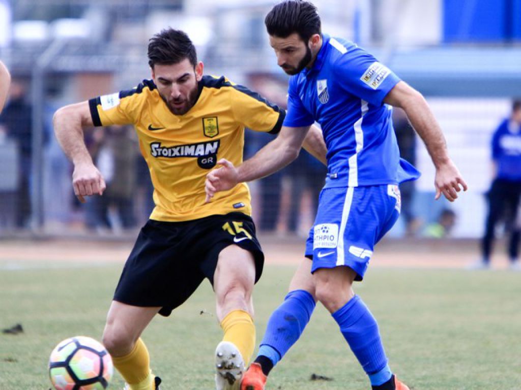 Στην έξοδο ο Καράμπελας