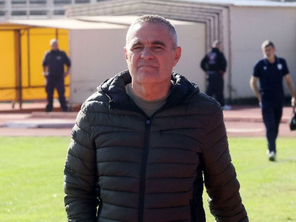 Φινάλε για Γράφα